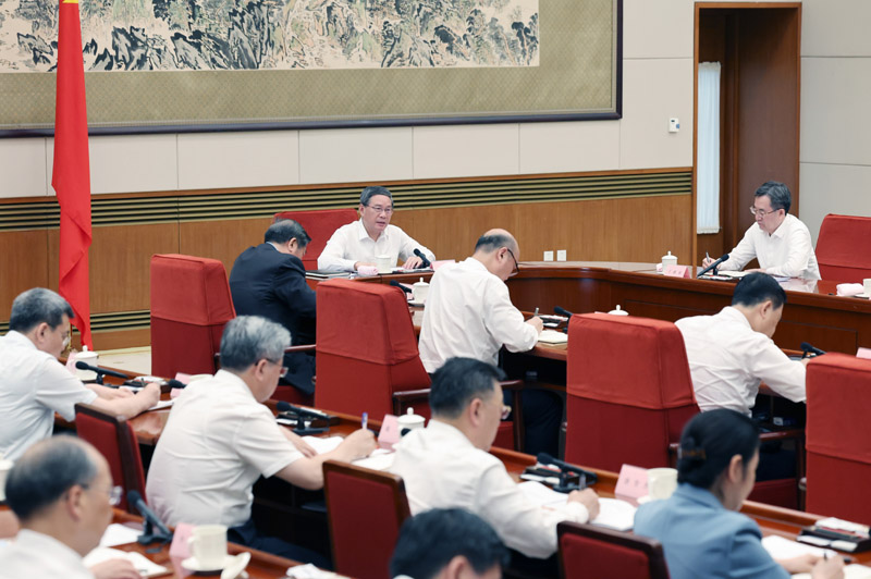 以“加快發展數字經濟，促進數字技術與實體經濟深度融合”為主題，進行第三次專題學習