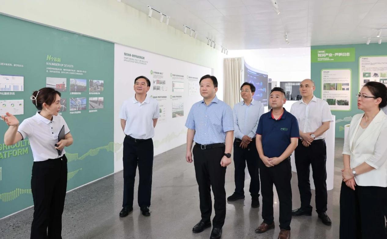 四川省委常委、成都市委書記曹立軍調研 新津區國家數字設施農業創新應用基地 四川省委常委、成都市委書記曹立軍調研 新津區國家數字設施農業創新應用基地