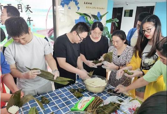“粽”情端午·情暖環球 | 我們一起包粽子!
