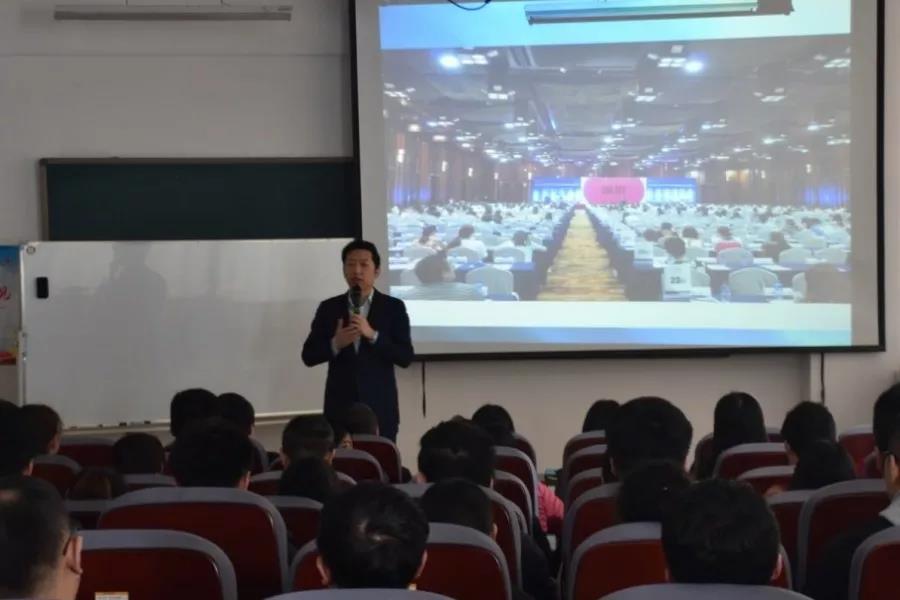 國內權威培訓講師張高睿老師“高效能人士的七個習慣”培訓活動成功舉行