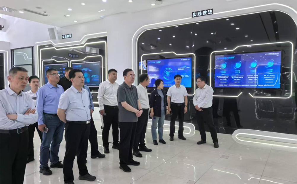 公司領導隨團赴海南考察 助力濰坊打造智慧農業新高地